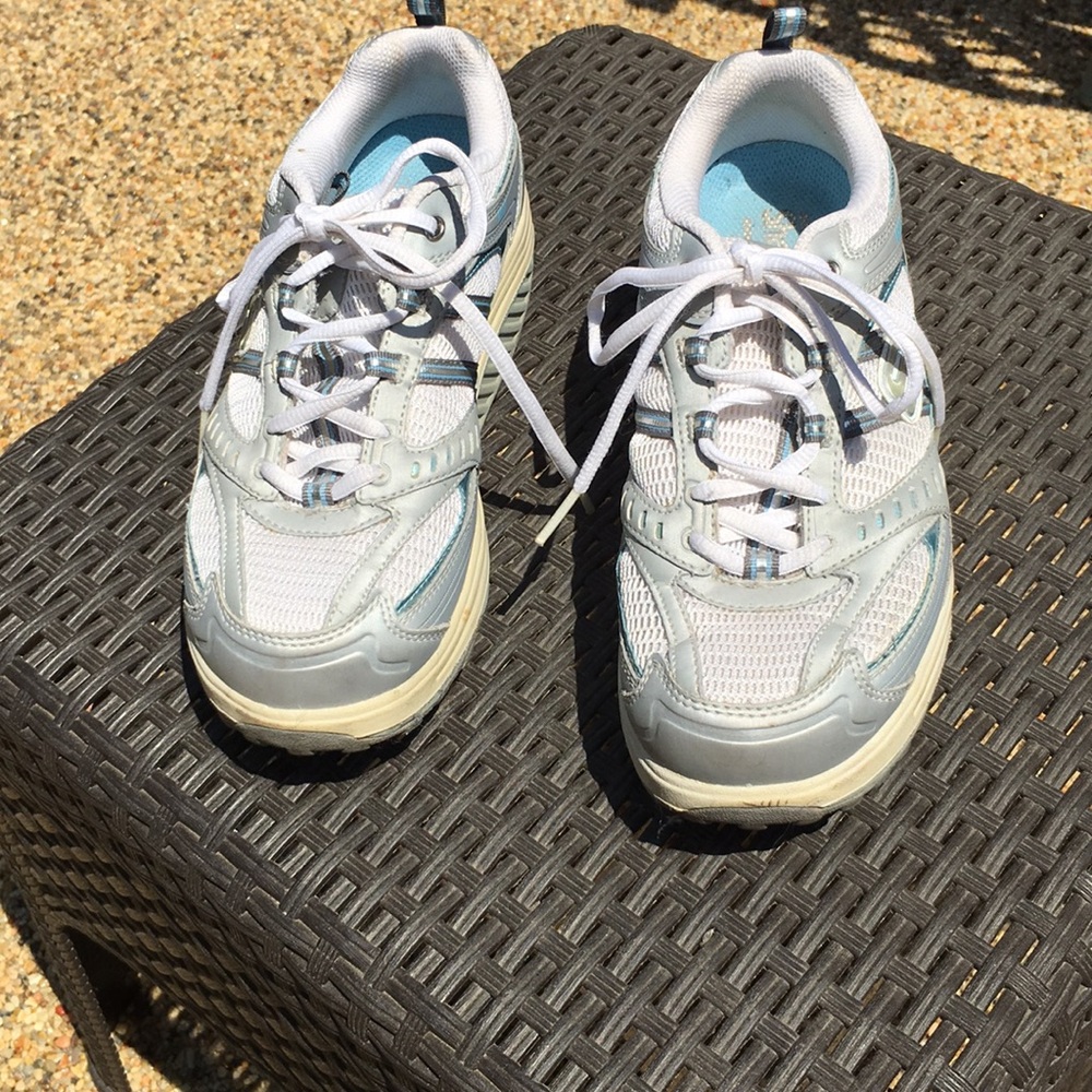 Skechers shape up